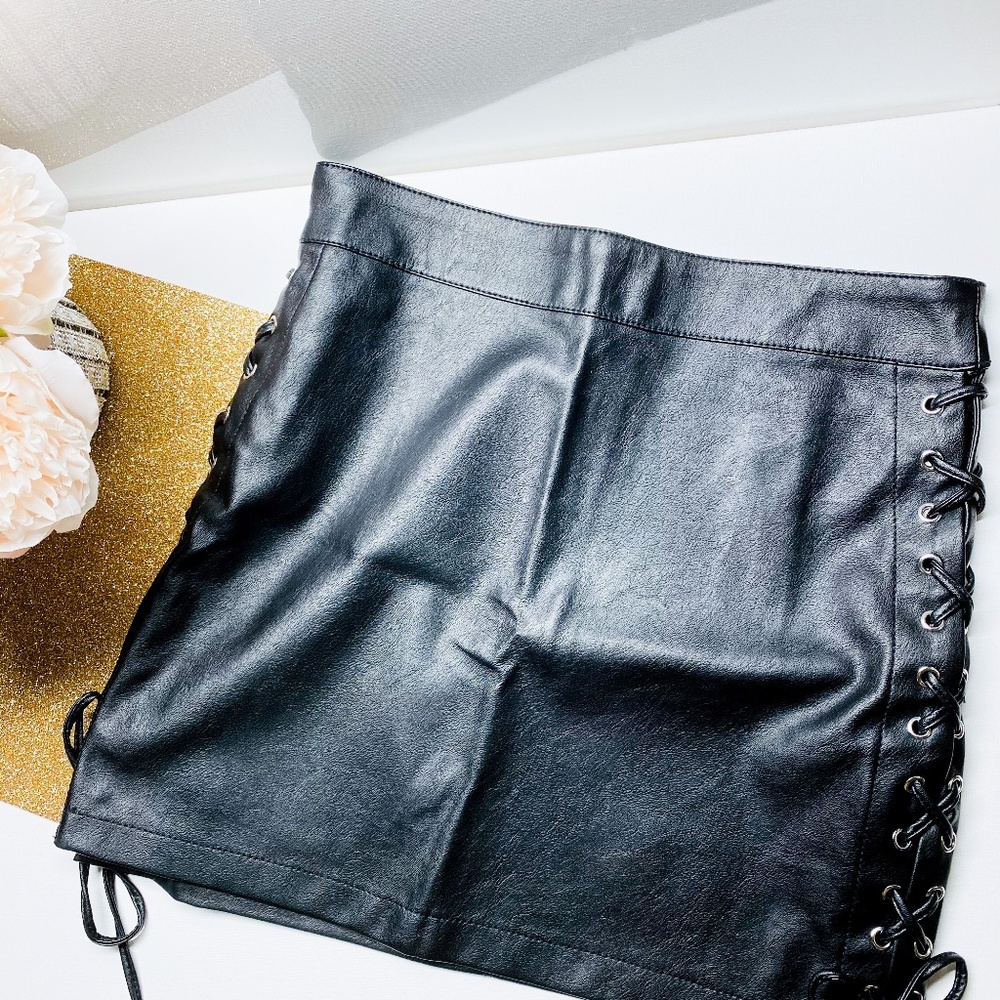 FOREVER 21 LEATHER SKIRT